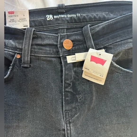 Levi’s Boyfriend Skinny Fit in Vintage Black - Size 28 New With Tags - Picture 2 of 4